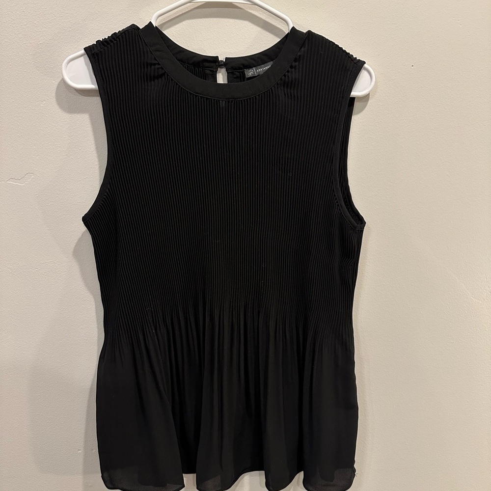 Adrianna Papell. Elegant Black Sleeveless Top. Size L.